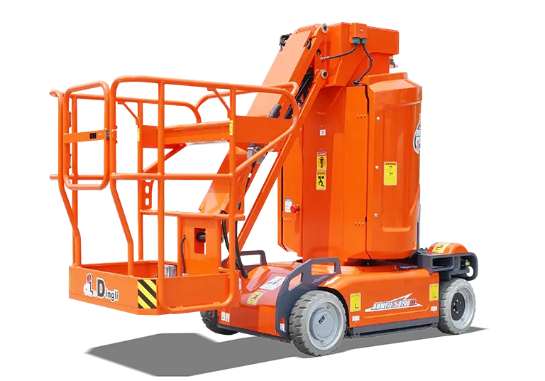 A Tecnogera oferece uma plataforma elevatória vertical autopropelida na cor laranja, equipada com quatro rodas, guarda-corpos de segurança e painéis de controle. Compacta e prática, é a solução ideal para elevar pessoas e ferramentas com segurança em trabalhos realizados em altura.