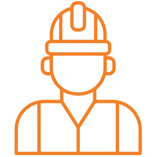 Ícone laranja em contorno de um trabalhador da construção civil, usando capacete e colete de segurança, simbolizando a preocupação com a segurança em plataformas para trabalho em altura. A figura aparece dos ombros para cima, de frente, destacando os principais equipamentos de proteção. O ícone faz parte da comunicação visual da Tecnogera.