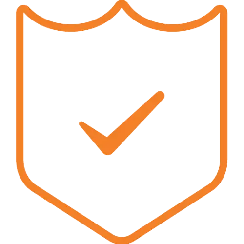 Um escudo laranja com uma marca de verificação no centro, em fundo transparente. O design é simples e minimalista, representando a proteção e segurança essenciais nas plataformas para trabalhos em altura oferecidas pela Tecnogera.